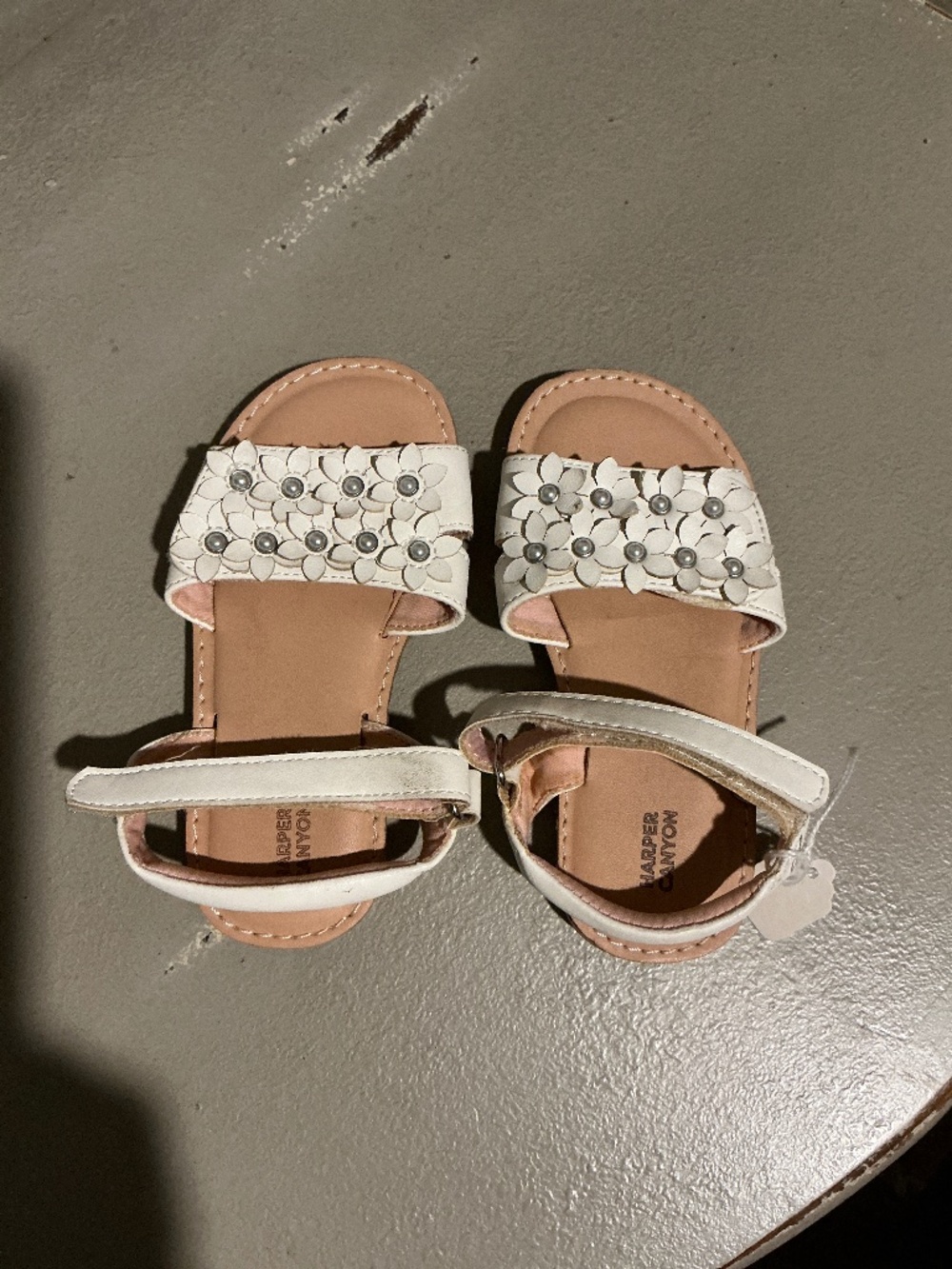 Harper Canyon girls 8 Velcro strap sandal